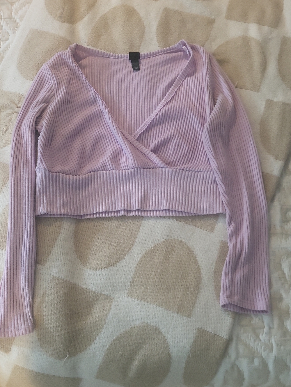 Pre-loved Ribbed Longsleeve Lavendar Crop Top - Picture 2 of 4